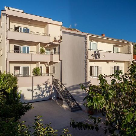 Apartments Irena Tučepi Eksteriør billede