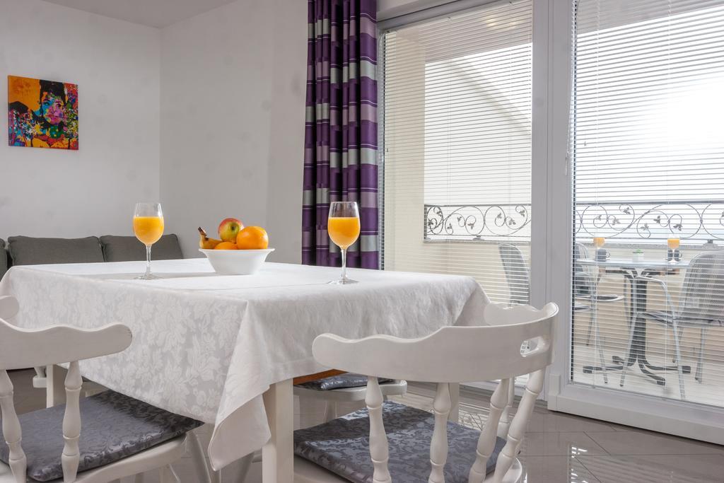 Apartments Irena Tučepi Eksteriør billede