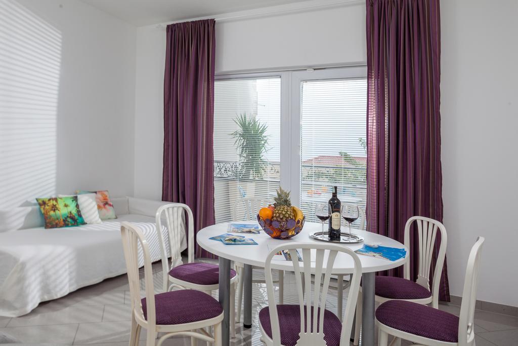 Apartments Irena Tučepi Eksteriør billede