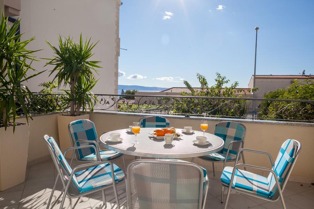 Apartments Irena Tučepi Eksteriør billede
