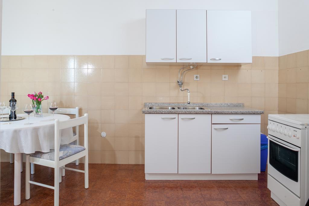 Apartments Irena Tučepi Eksteriør billede