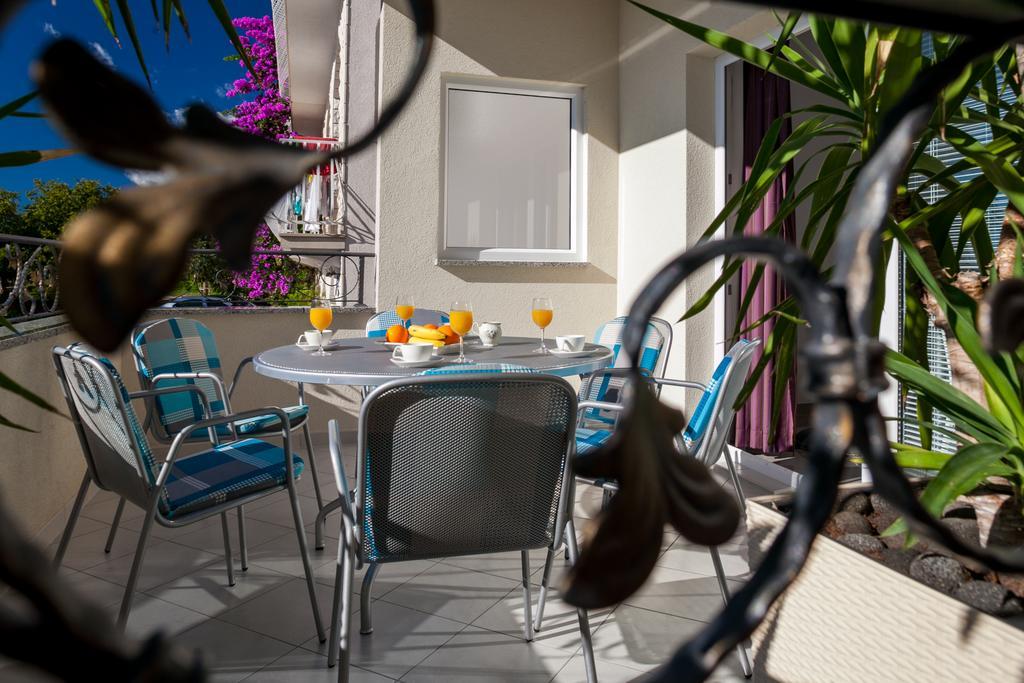 Apartments Irena Tučepi Eksteriør billede