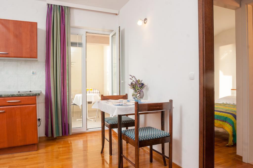 Apartments Irena Tučepi Eksteriør billede